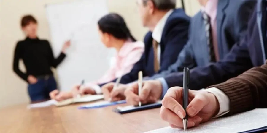 Como encontrar bolsas de estudo para cursos profissionalizantes e melhorar o currículo